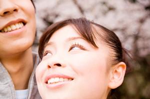 サファイヤが入った結婚指輪に注目